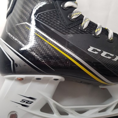 Demo CCM Super Tacks AS1 Junioru Hokeja Slidas