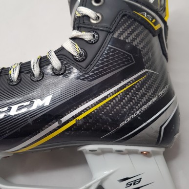 Demo CCM Super Tacks AS1 Junioru Hokeja Slidas